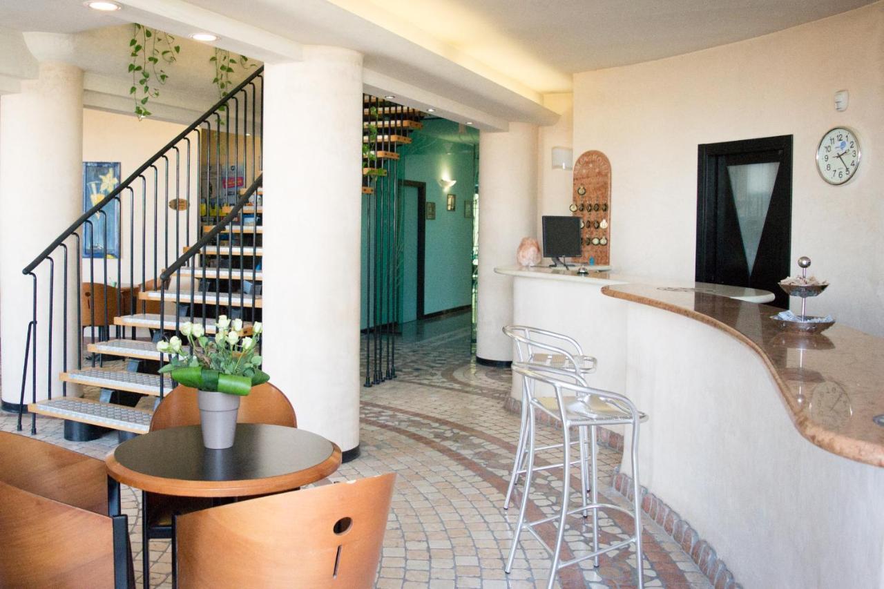 Amba Hotel Rimini Exterior photo